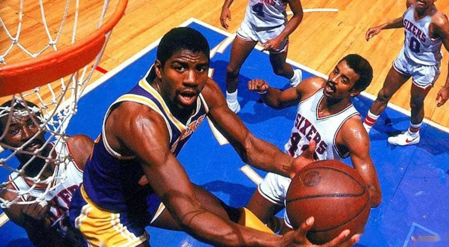 他在俱乐部 他在俱乐部